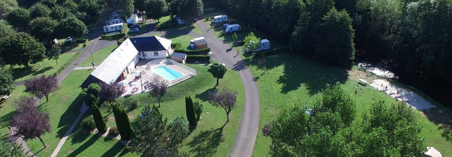 Camping Le Val de Cère dans le Cantal